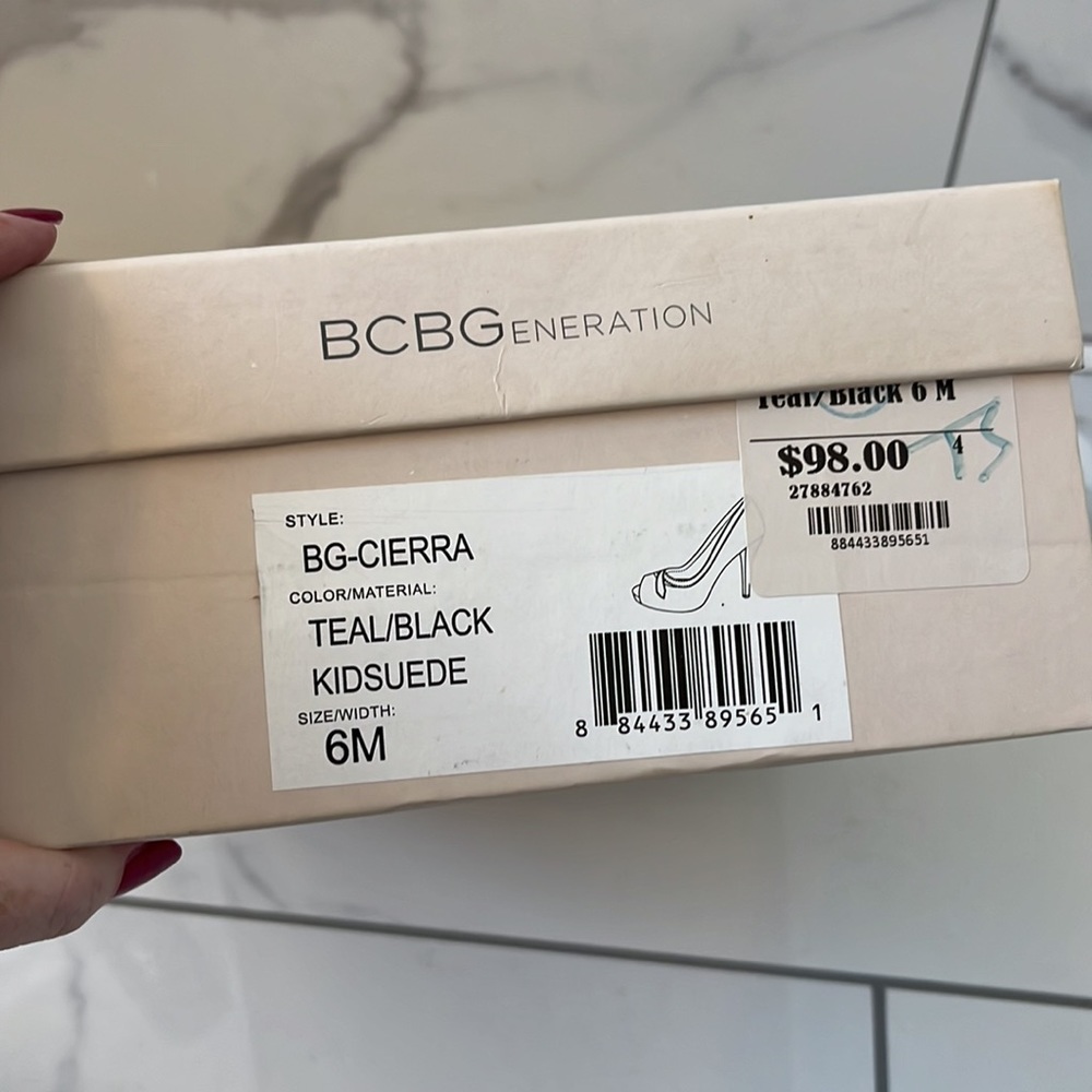 NEW ⭐️ BCBGeneration Teal/Black Kidsuede Heels - Picture 8 of 10